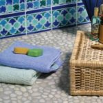 Carrelage galets déco de Bali et frise Dorémail