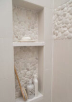 Galets de Bali - réalisation salle de bain