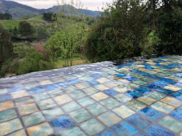 Mosaïque effet piscine Pierre de Bali - Reviglass PARADISE STONES coloris BLUE BALI