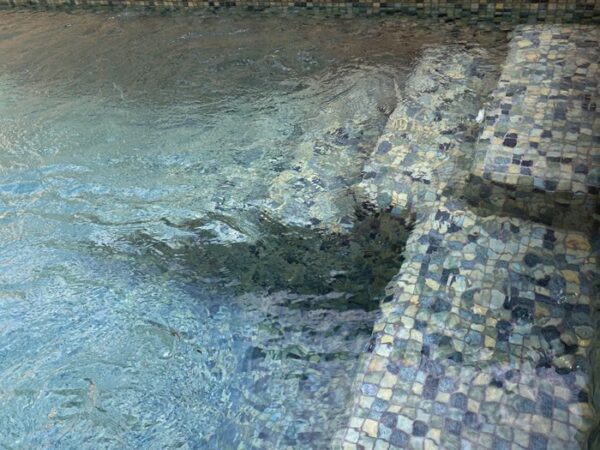 Mosaïque effet piscine Pierre de Bali - Reviglass PARADISE STONES coloris GREEN BALI