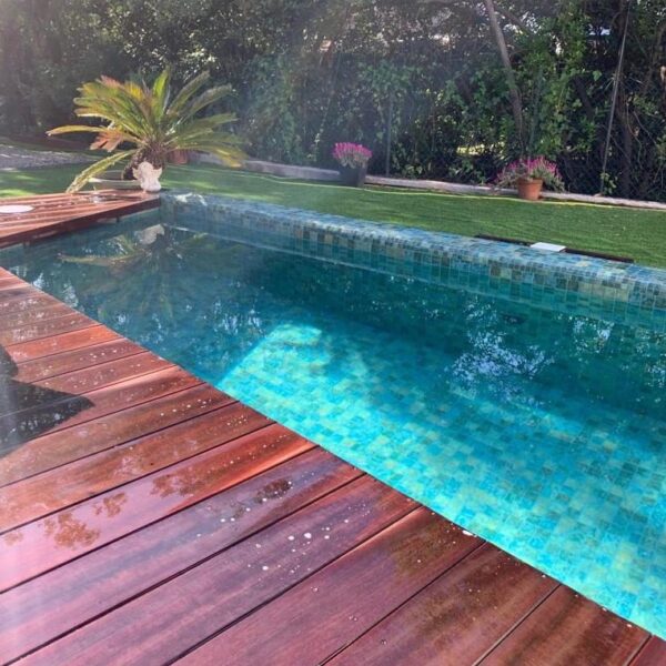 Mosaïque effet piscine Pierre de Bali - Reviglass PARADISE STONES coloris NATURAL SANDY BALI