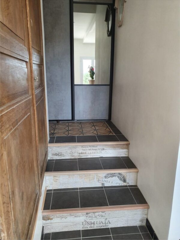Carrelage hexagonal effet bois et noir TRIBECA de Codicer