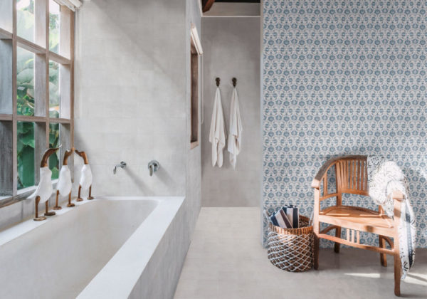Carrelage salle de bain - Collection MARLOW de Nanda Tiles - sol WHITE WHALE et mur RIALTA