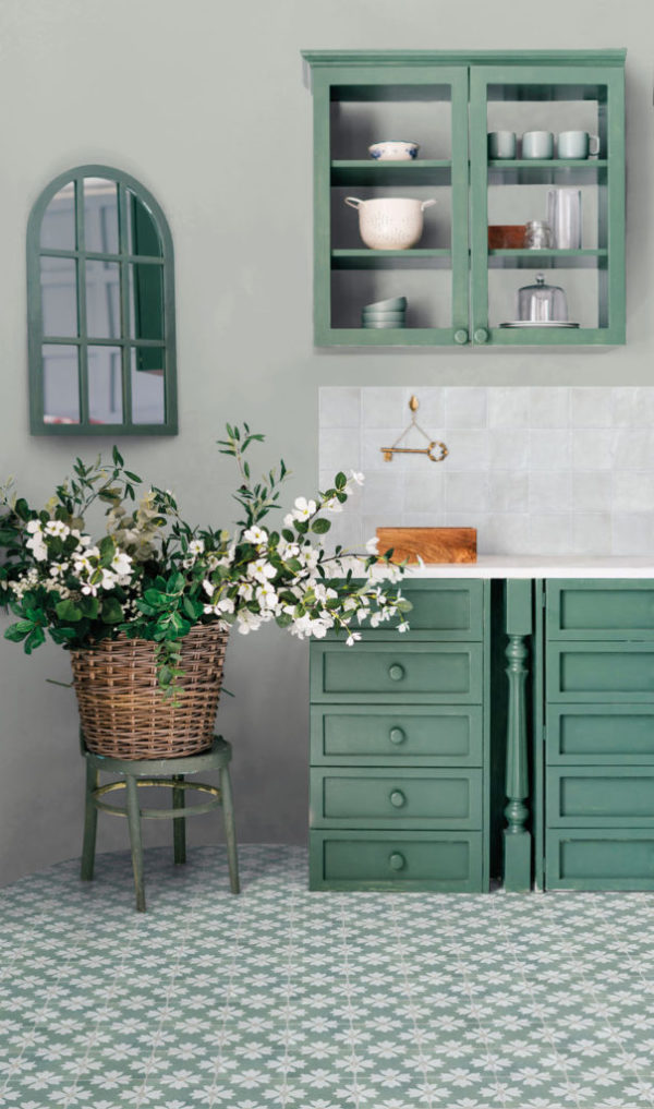 Carrelage effet carreaux de ciment - Collection MARLOW de Nanda Tiles - Sol ZOE et crédence cuisine WHITE WHALE
