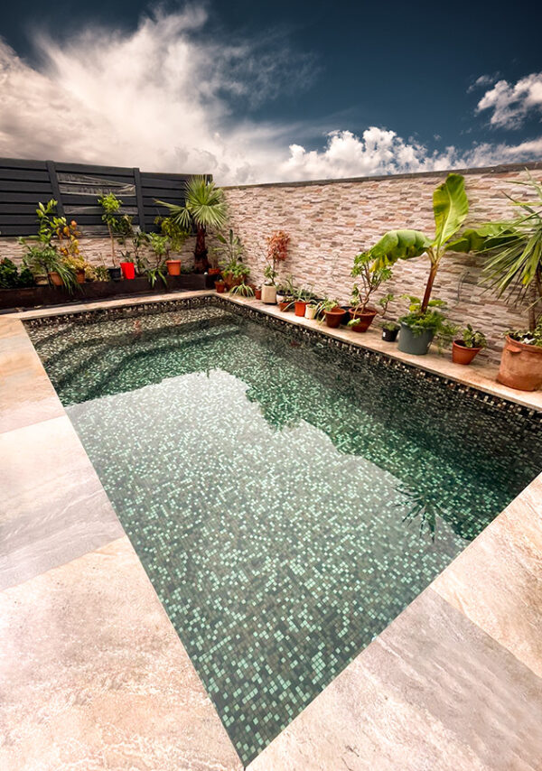 Mosaïque verre salle de bain et piscine REVIGLASS gamme KARMA WALLIS – Image 3