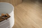 Salle de bain avec carrelage imitation parquet Gardenia JUST NATURE 20x120cm - couleur BEIGE MEDIO