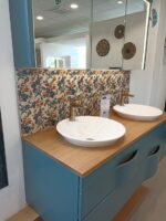 Crédence salle de bain avec pierres décorées Diffusion Céramique - Collection Merveilles de la Nature - LAGOS