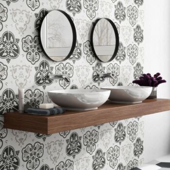 Mur de salle de bain en carrelage noir et blanc hexagonal imitation carreaux de ciment à motifs fleuris - Codicer FANTASY MIX