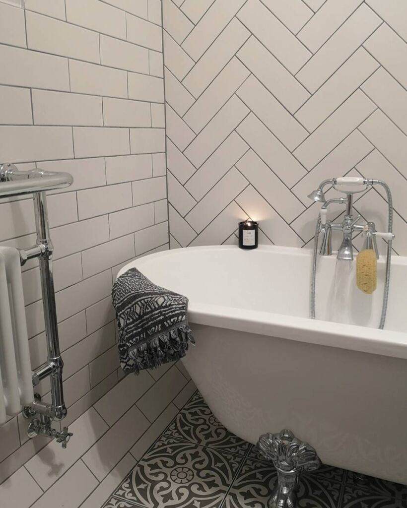 Carrelage métro plat blanc en faience 7,5x22,5cm - Diffusion Céramique Manhatiles - pose salle de bain