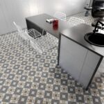 Carrelage géométrique sur sol cuisine - Pasicos VICTORIAN motif ELMER